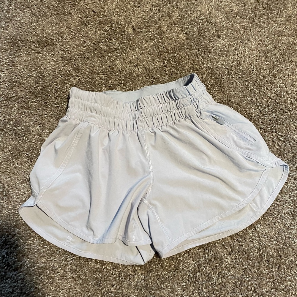 Lululemon tracker 4” shorts